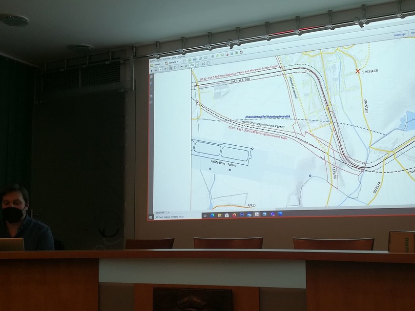 Ing. arch. Lukáš Grasse představil zastupitelům Urbanisticko-dopravní studii města